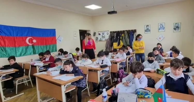 İbtidai təhsildə boşluq yaranarsa, yuxarı təhsil pilləsinə keçiddə davamlılıq problemi yaranır