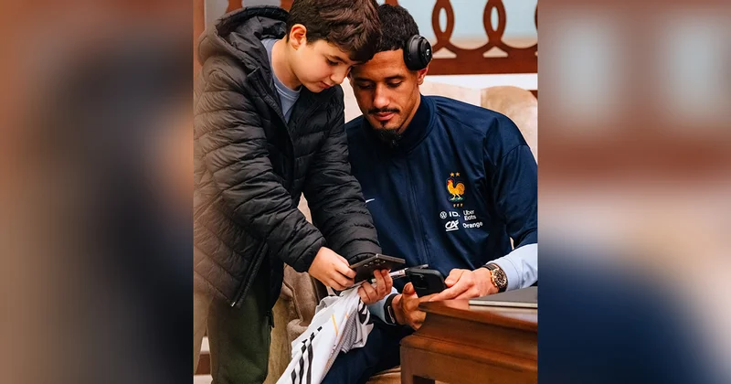 Bakıya gələn kimi Saliba ilə selfi etdi Fotolar