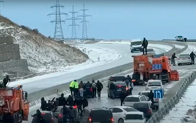 BakıŞamaxı yolunda avtomobillərin hərəkəti bərpa edildi Video+ Yenilənib