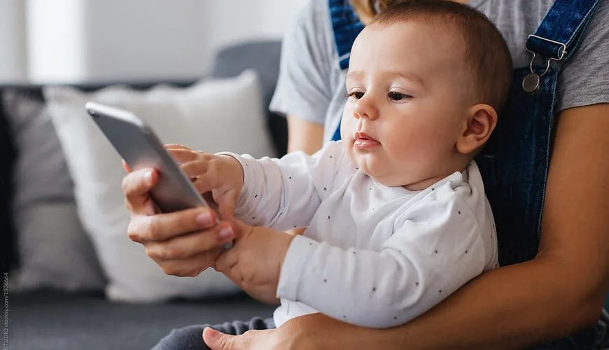 Hər uşağın əlində bir “TƏHLÜKƏ” Valideynlər övladlarını telefon asılılığından necə XİLAS etsinlər?