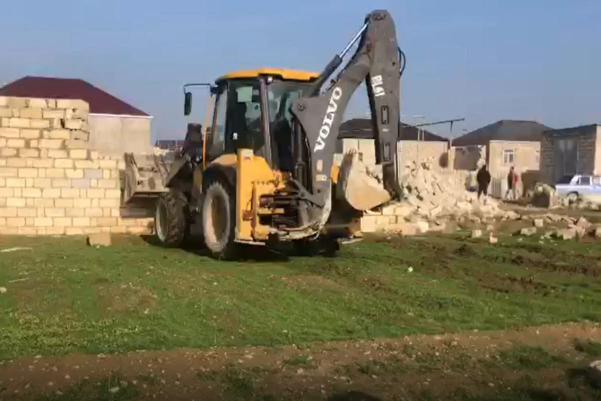 Bakıda daha bir qanunsuz tikili SÖKÜLDÜ VİDEO