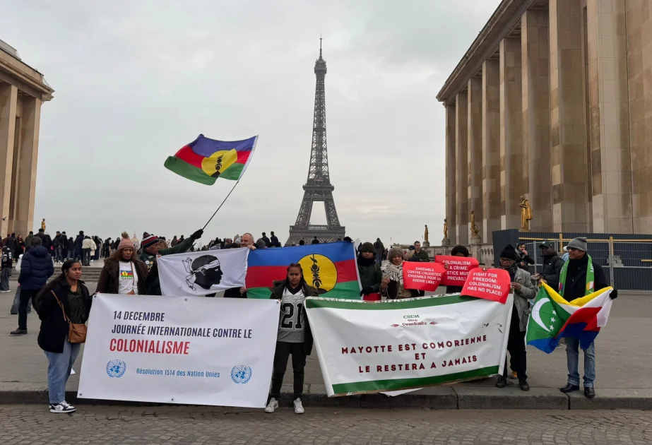 Fransa müstəmləkəsi olan ölkələrin nümayəndələri Parisdə İnsan Hüquqları meydanında aksiya keçiriblər AZƏRTAC