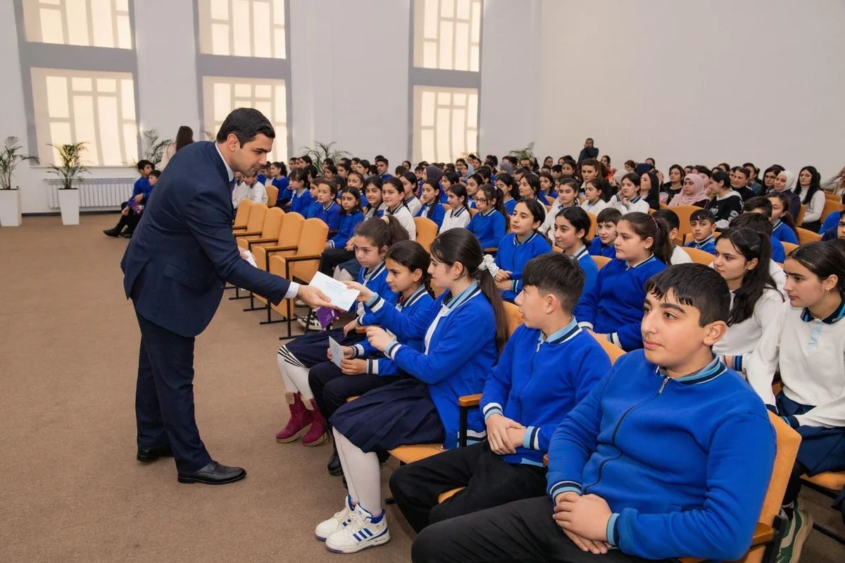 “Rəqəmsal cəmiyyətdə uşaqların zərərli və təhlükəli informasiyadan qorunması” layihəsi çərçivəsində təlimlər təşkil edilib Yeni Gündəm