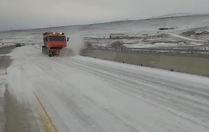 BakıŞamaxı yolu qara görə bağlandı Yol polisi əraziyə cəlb edildi