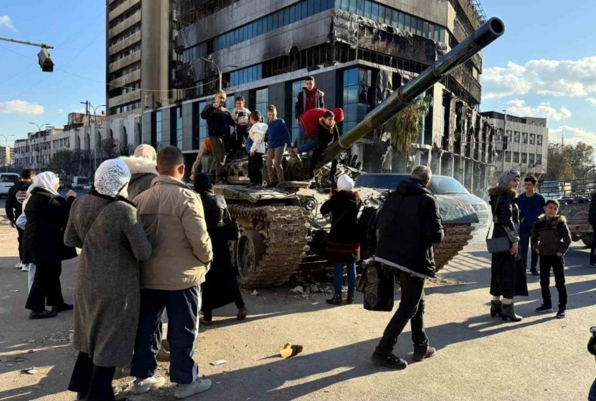 Əsədin tankları uşaqların oyuncağına çevrilib