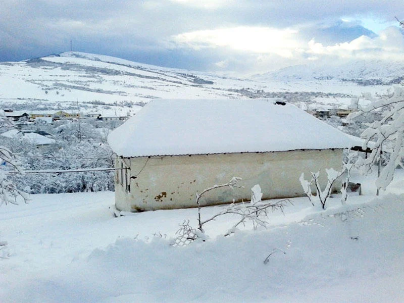 Bəzi ərazilərə qar yağır FAKTİKİ HAVA