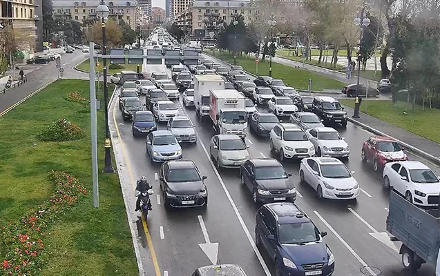 Bakının yollarında vəziyyət belədir Foto