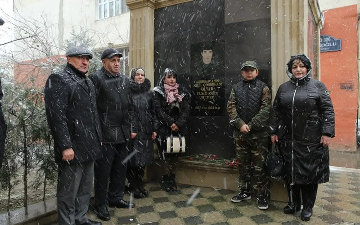 Milli Qəhrəman Əliyar Əliyevin doğum günündə xatirəsi anıldı FOTOLAR