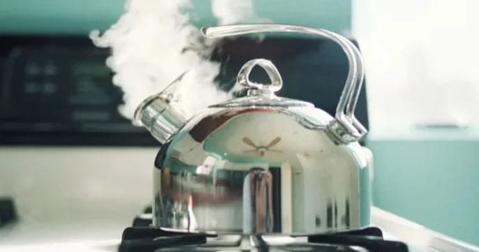 Astarada gəlin qayınanası və baldızını qaynar çayla yandırdı