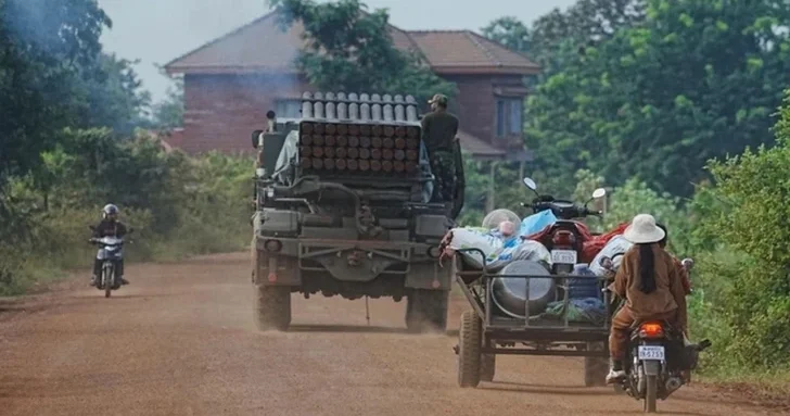Таиланд вводит комендантский час из за столкновений с Камбоджей