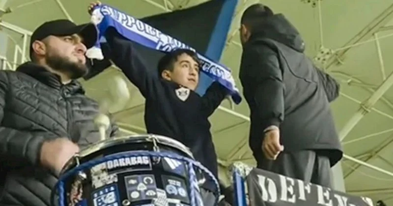 VİP də yer ayrılsa da, azarkeşlərlə birgə izlədi Əkbərin ən özəl günü (VİDEO)