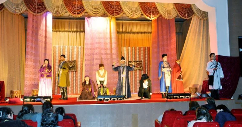 Ağdam Dövlət Dram Teatrı Ağcabədidə “Müsyö Jordanın Qarabağ sərgüzəştləri” tamaşasını təqdim edib