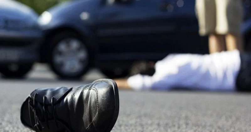 Göygöldə avtomobil piyadanı vurdu Ölən var