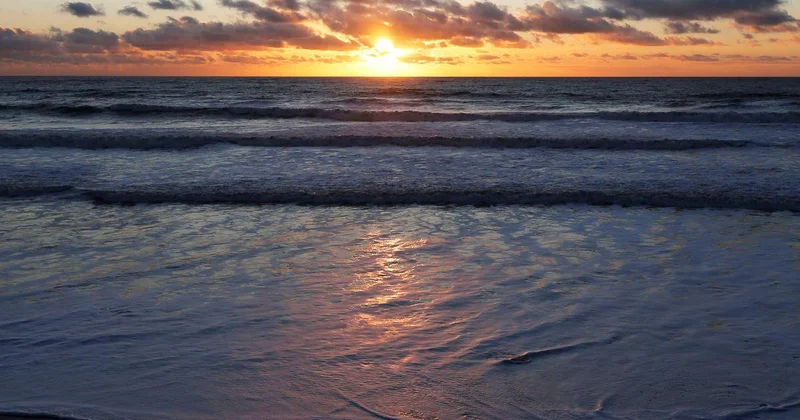 Alimlər təbii elektrik stansiyaları kimi fəaliyyət göstərən qayalar kəşf etdi