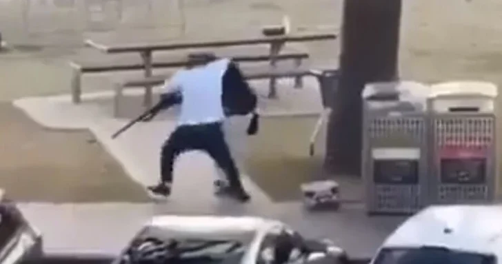 При стрельбе на пляже в Сиднее погибли 10 человек