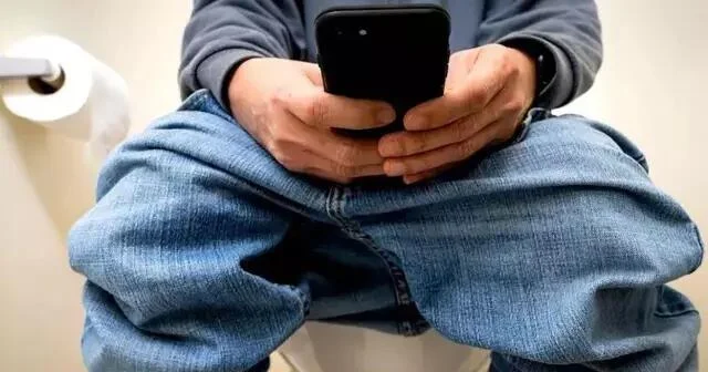 Telefonu tualetə əsla aparmayın 10 səbəb