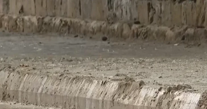 После дождей грязевые потоки: как жители проспекта Хатаи сталкиваются с угрозой оползня