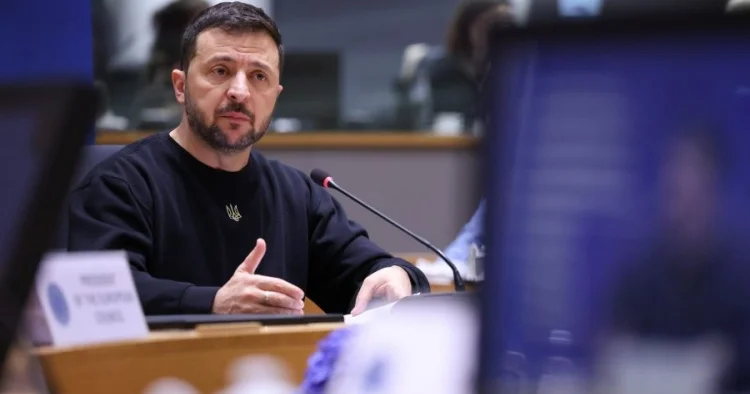 Zelenski: “Ukrayna təmas xəttində atəşkəsin tərəfdarıdır”