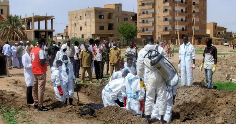Sudanda döyüşlərdən sonra kütləvi məzarlıq salınıb FOTOLENT