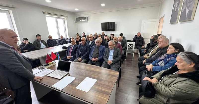 Pənah Hüseyn AXP sədrliyindən getdi FOTO