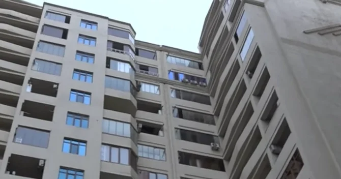 Eyni mənzil bir neçə nəfərə satılıb? Vətəndaşlar ayağa qalxdılar