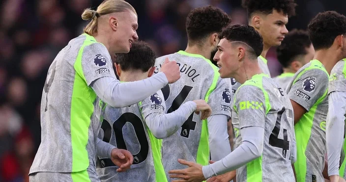 Манчестер Сити на выезде разгромил Кристал Пэлас , Астон Вилла победила Вест Хэм