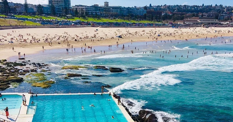 Sidneydə yəhudi bayramının qeyd edildiyi çimərlikdə atışma VİDEO