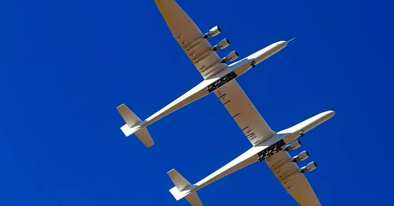 Qanadları futbol meydançasından böyük olan nəhəng təyyarənin uçuşu baş tutdu