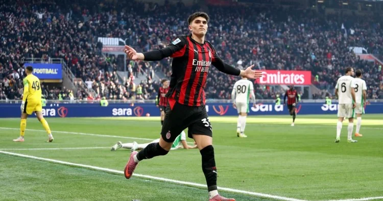 Milan doğma meydanda heç heçə etdi VİDEO