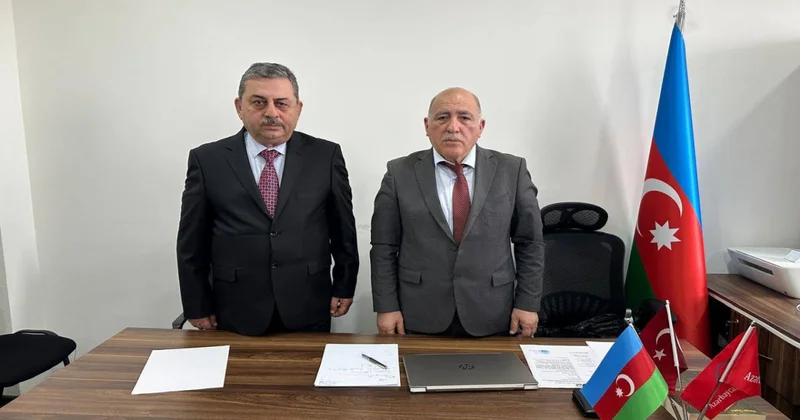 Pənah Hüseyn partiya sədrliyindən istefa verib, Qiyas Sadıqov AXP lideri olub