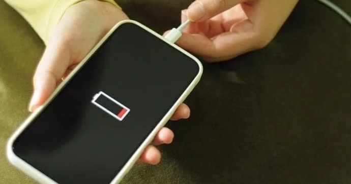 İKT mütəxəssisi: Şarj da telefonla oynamaq partlayışa səbəb ola bilər