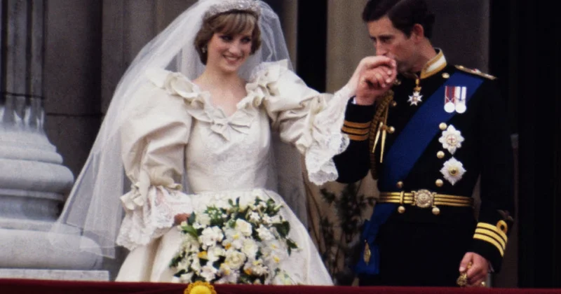 Şahzadə Diananın toyu üçün özəl hazırlanmış sampan şüşəsinə alıcı tapılmadı FOTO