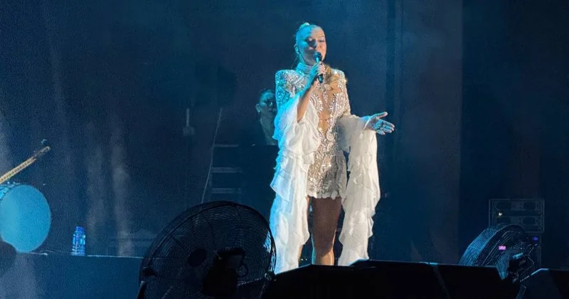 Müğənni Demet Akalın Bakıda möhtəşəm konsert verib FOTO/VİDEO