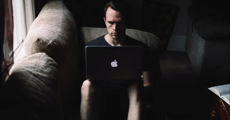 Belə şəraitdə kompüterdən istifadə etməyin! ZƏRƏRLİDİR