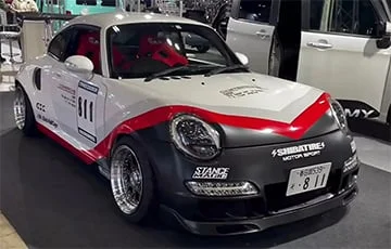 Miniatür Yapon avtomobili orijinal Porsche 911 klonuna çevrildi