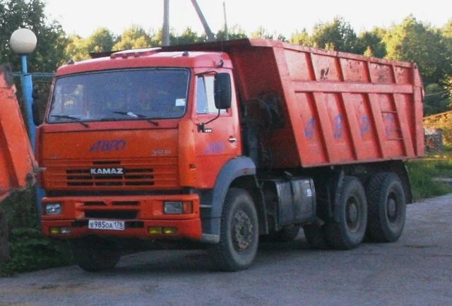 Xidmət hərrac keçirdi 2 min 800 manatlıq Kamaz 10 min 500 manata satıldı