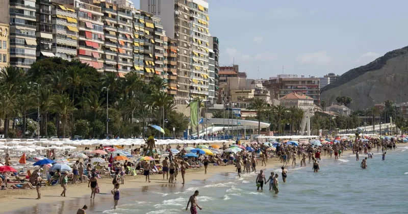 Испания установила рекорд по числу принятых туристов