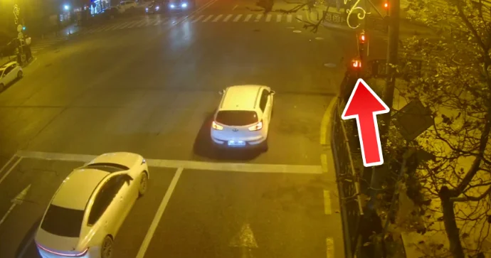 Qırmızı işıqda saniyələrə baxıb qayda pozanlar; bunu bilirdiniz? AÇIQLAMA VİDEO