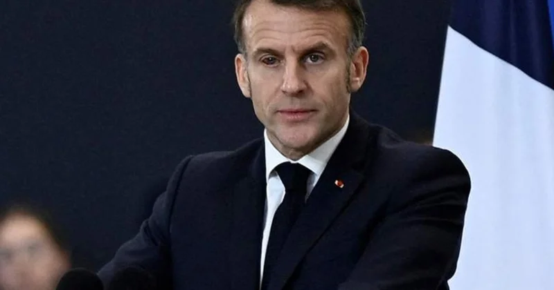 Makronun gözündəki damarın partlaması diqqət çəkdi