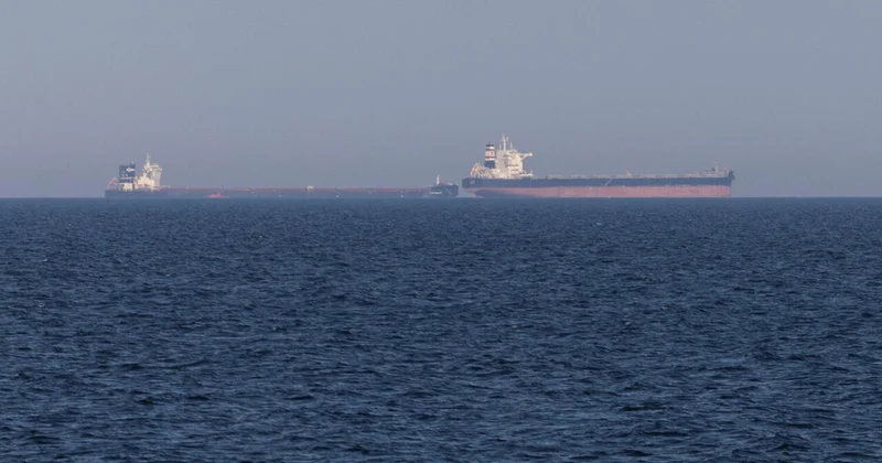 Греция предупредила судовладельцев об опасности в Черном море