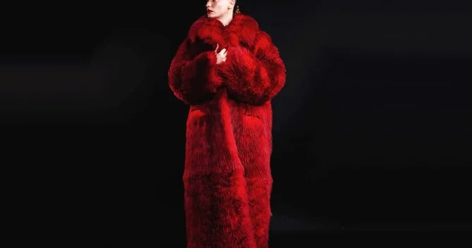 Serenay Sarıkayanın 250 000 dollarlıq kürkünü ona yaraşdırmadılar