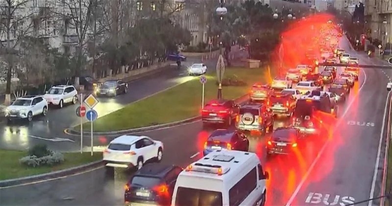 На каких улицах Баку 15 января наблюдаются транспортные заторы?