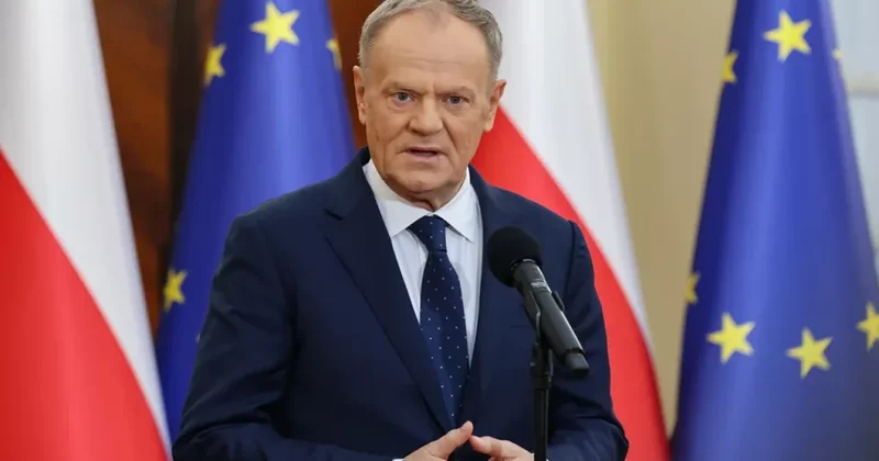 Туск заявил о российском следе в кибератаках на энергетику Польши