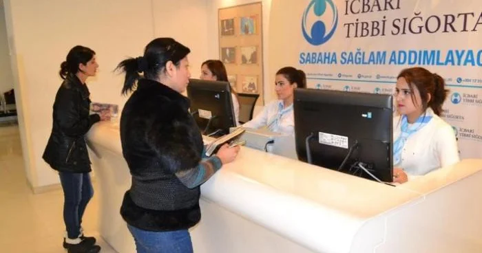 Özəl klinikaların arxasında dövlət məmurları dayanır: Vətəndaş niyə sığortadan istifadə edə bilmir?