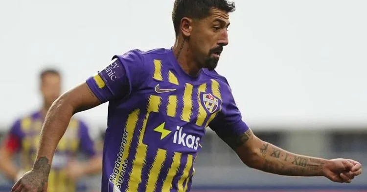 Qalatasraay ın sabiq futbolçusu İstanbul klubunda RƏSMİ