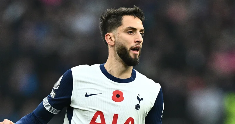 Zədəli futbolçu əməliyyat edildi