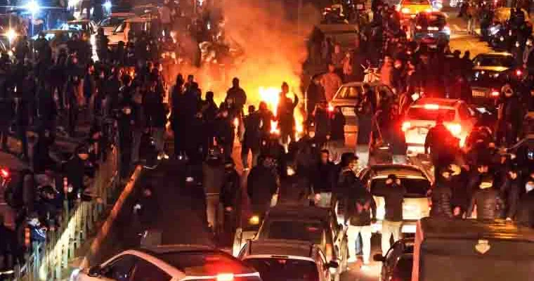 Tramp İrana tez və qəti zərbə istəyirdi, lakin müşavirləri rejimin dağılacağına zəmanət verə bilmədilər