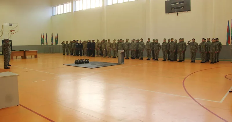 В первенстве по поднятию гирь участвуют десятки азербайджанских военнослужащих ФОТО