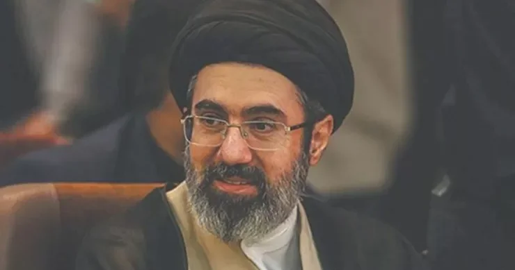 Xameneyinin oğlu 1,5 milyard dolları gizli yollarla Dubaya köçürdü