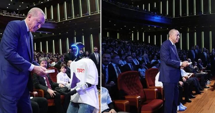 Kanal açılışı üçün pultu Ərdoğana yerli robot gətirdi TARİXİ ANLAR/VİDEO